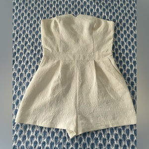 Forever 21 Creamy White Damask‎ Strapless Romper Size Large